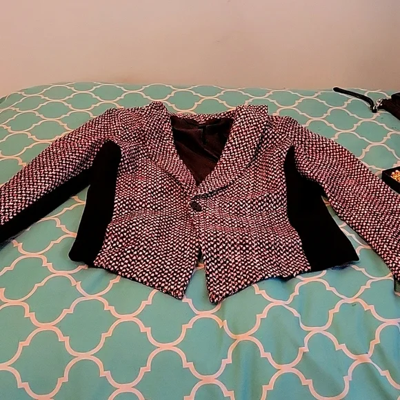 Blazer - Picture 2 of 3